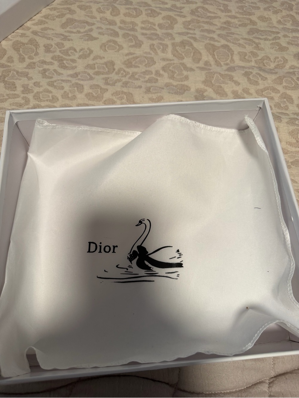 Christian Dior Floral Box and dust bag in Pink, Green and White - Picture 4 of 5
